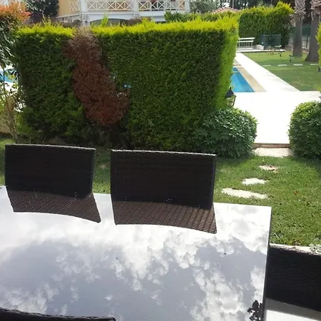 فيلة Pool Front Lux Tripleks