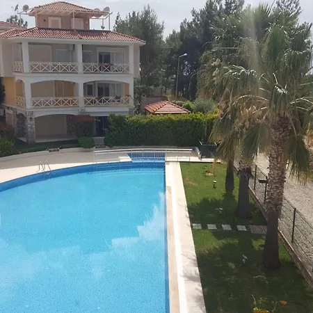 فيلة Pool Front Lux Tripleks *
